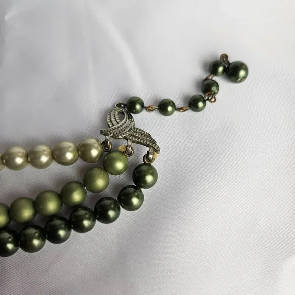 Vintage Olive Green Ombre Faux Pearl Necklace & Clip-On Earrings Set – 17" - Picture 13 of 16